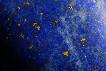 Lapis taşında seyrek piritli yüzey
